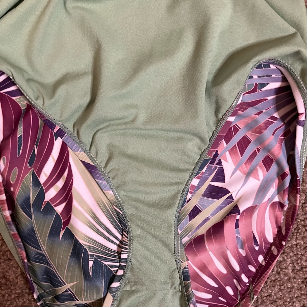 Bleu Rod Beattie Monstera Leaf One Piece Swimsuit size 12 - Picture 13 of 16